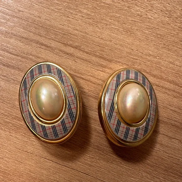 Burberry's Rare Nova check pearl design Gold Plated Clip On Earrings - Picture 4 of 7